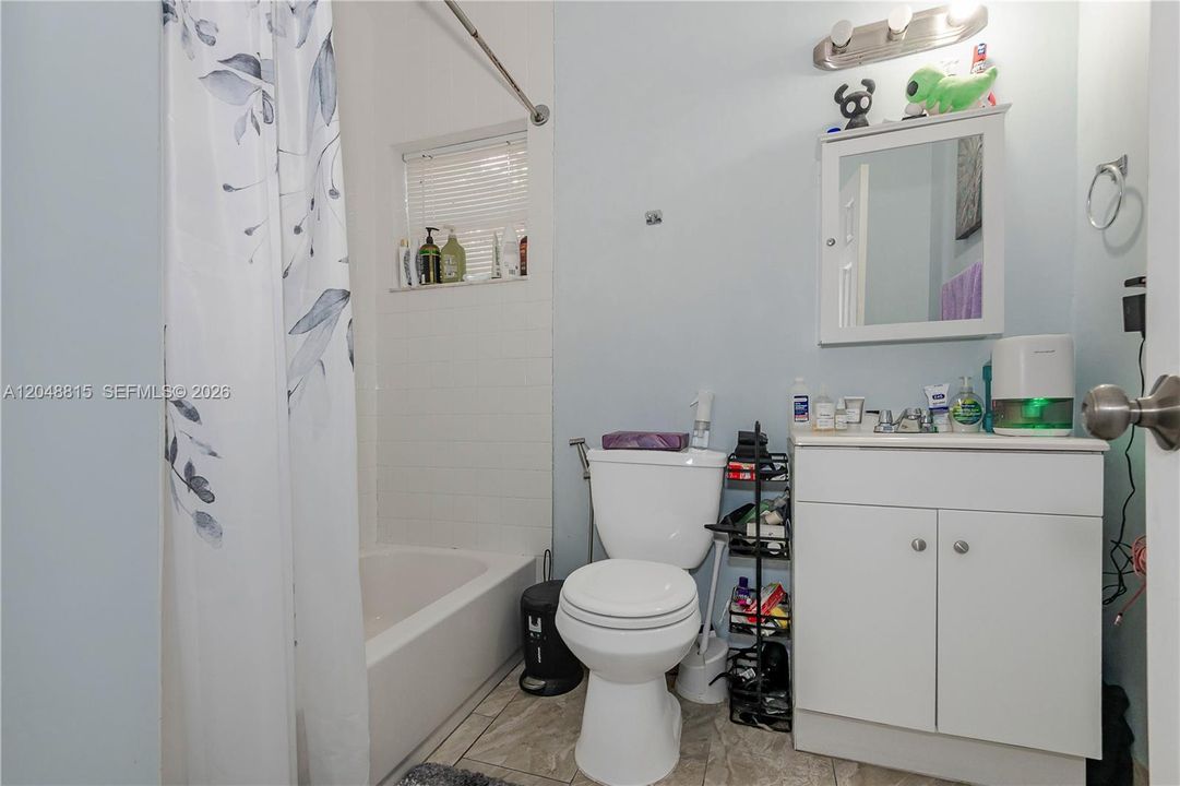 For Sale: $639,000 (5 beds, 2 baths, 1752 Square Feet)