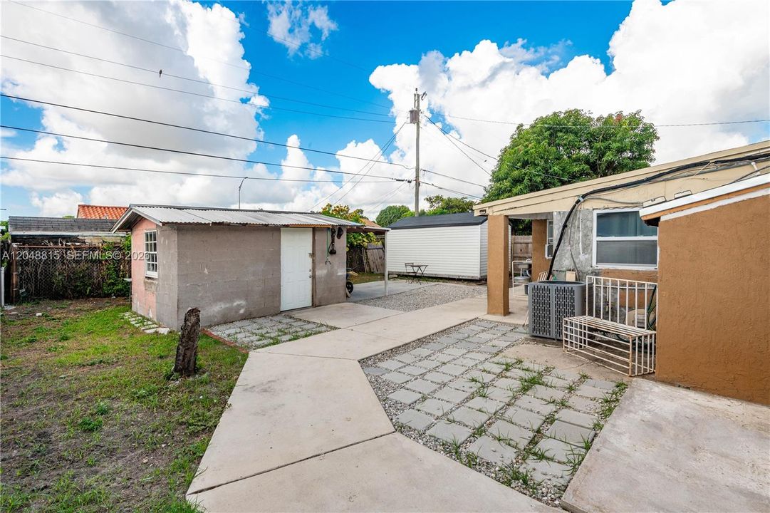 For Sale: $639,000 (5 beds, 2 baths, 1752 Square Feet)