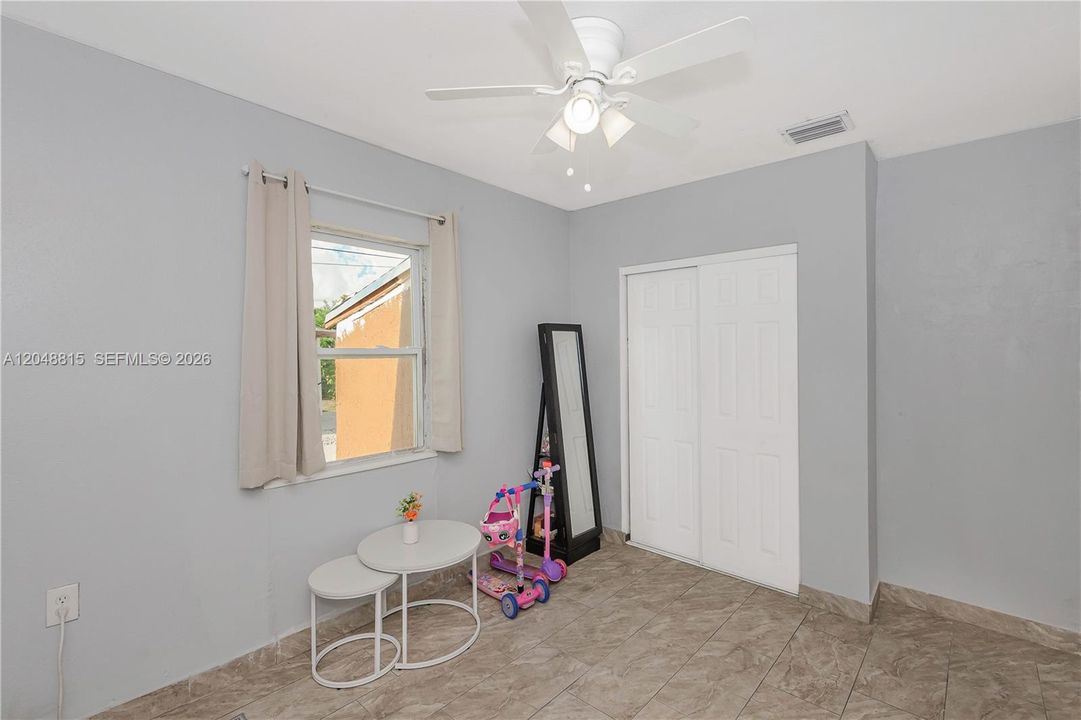 For Sale: $639,000 (5 beds, 2 baths, 1752 Square Feet)
