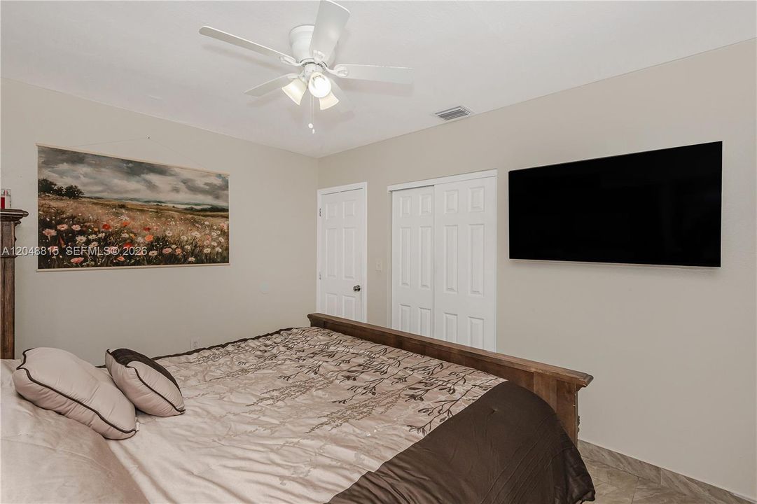 For Sale: $639,000 (5 beds, 2 baths, 1752 Square Feet)