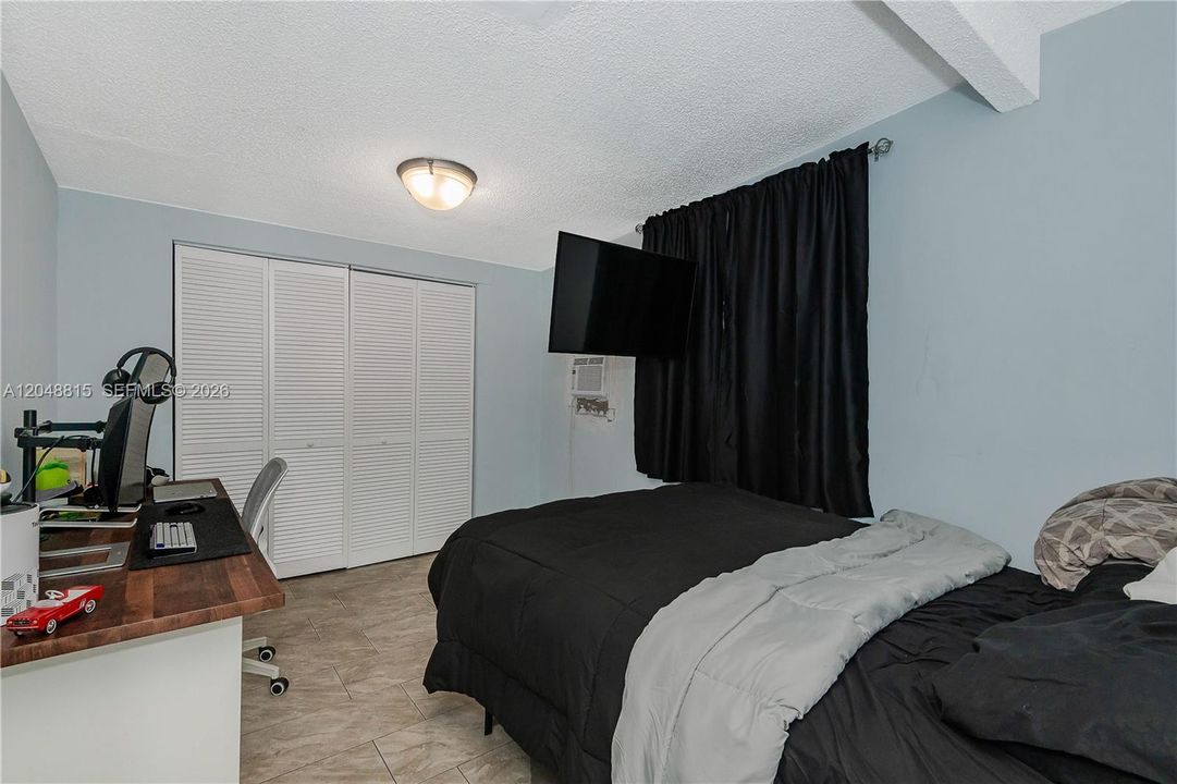 For Sale: $639,000 (5 beds, 2 baths, 1752 Square Feet)