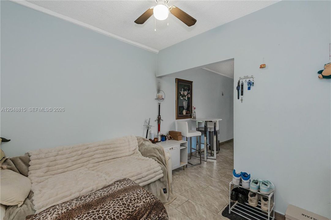 Недавно продано: $615,000 (5 спален, 2 ванн, 1752 Квадратных фут)