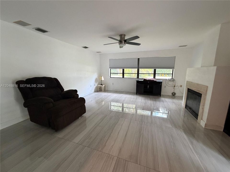 For Sale: $1,299,999 (3 beds, 2 baths, 2492 Square Feet)