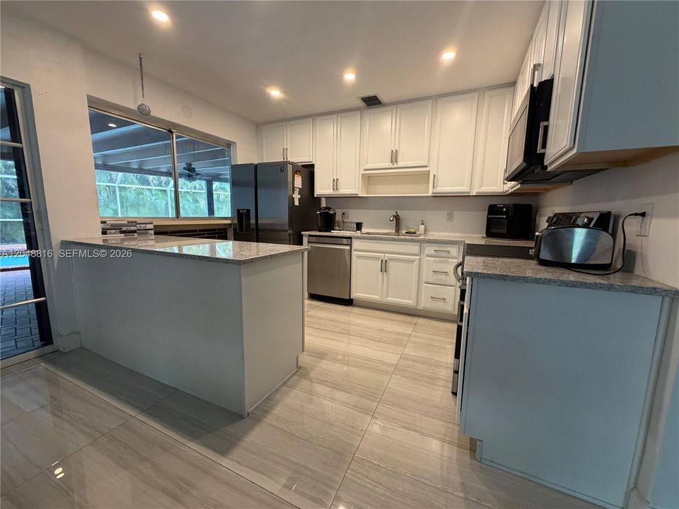 For Sale: $1,299,999 (3 beds, 2 baths, 2492 Square Feet)