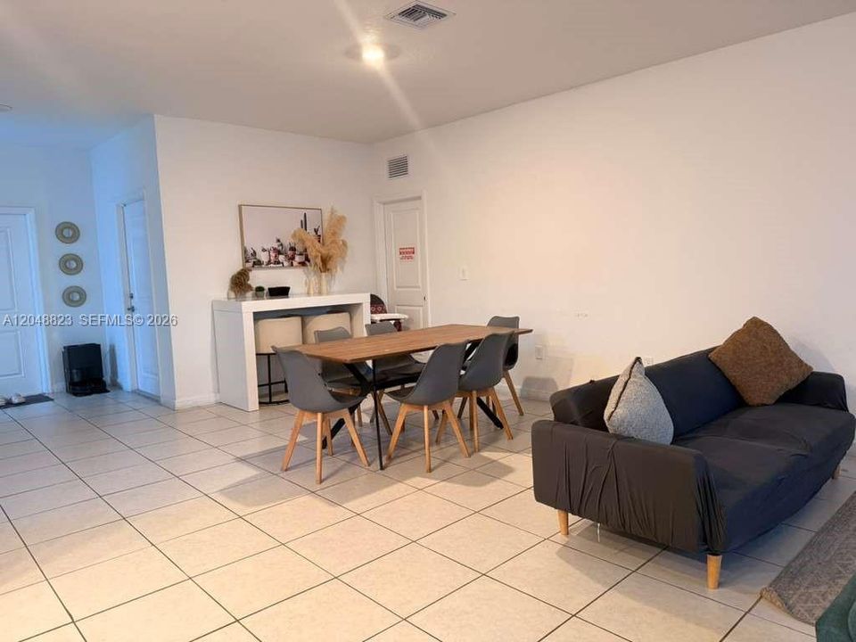 For Rent: $4,400 (4 beds, 2 baths, 3033 Square Feet)