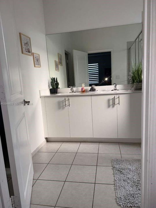 For Rent: $4,400 (4 beds, 2 baths, 3033 Square Feet)