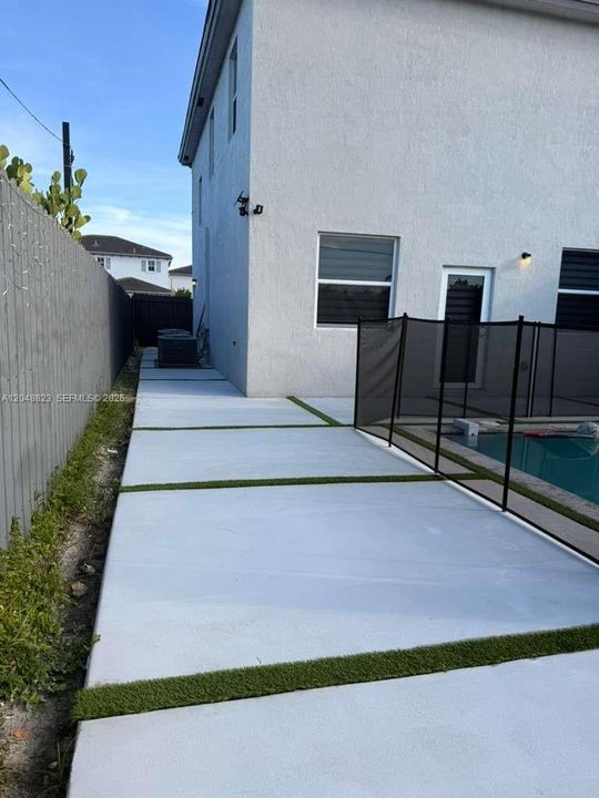 For Rent: $4,400 (4 beds, 2 baths, 3033 Square Feet)
