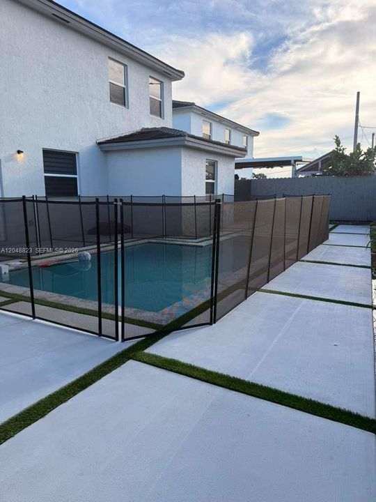For Rent: $4,400 (4 beds, 2 baths, 3033 Square Feet)