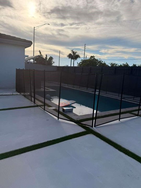 For Rent: $4,400 (4 beds, 2 baths, 3033 Square Feet)