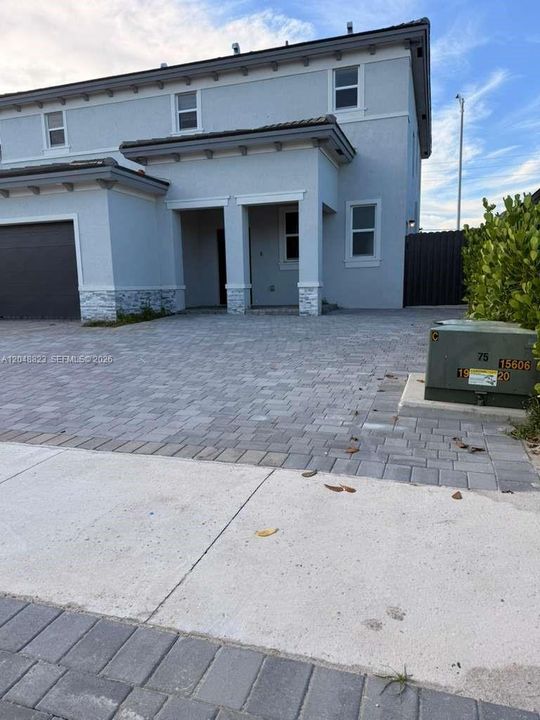 For Rent: $4,400 (4 beds, 2 baths, 3033 Square Feet)