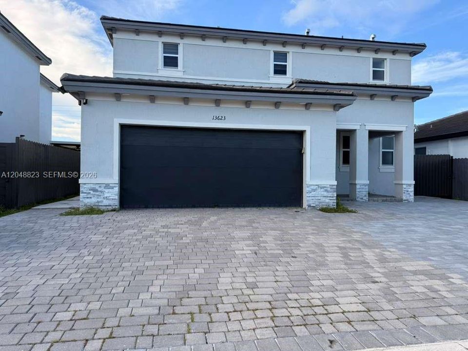 For Rent: $4,400 (4 beds, 2 baths, 3033 Square Feet)