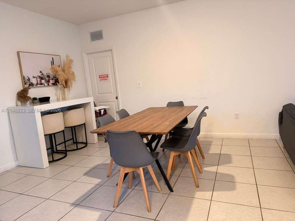 For Rent: $4,400 (4 beds, 2 baths, 3033 Square Feet)
