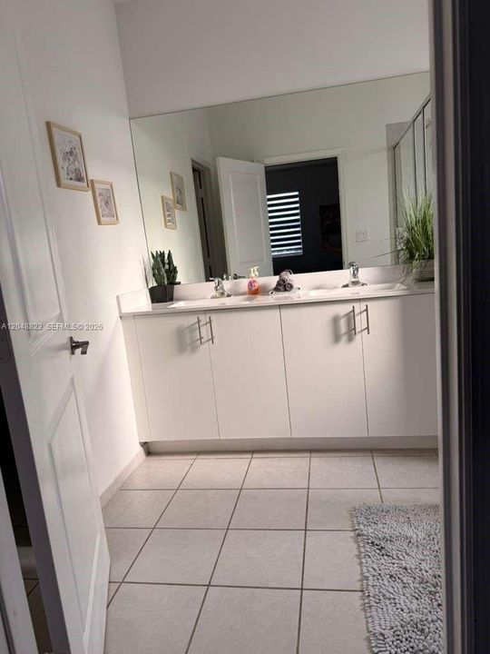 For Rent: $4,400 (4 beds, 2 baths, 3033 Square Feet)