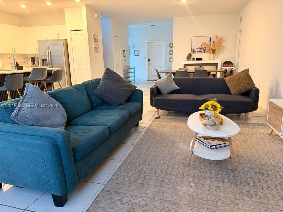 For Rent: $4,400 (4 beds, 2 baths, 3033 Square Feet)