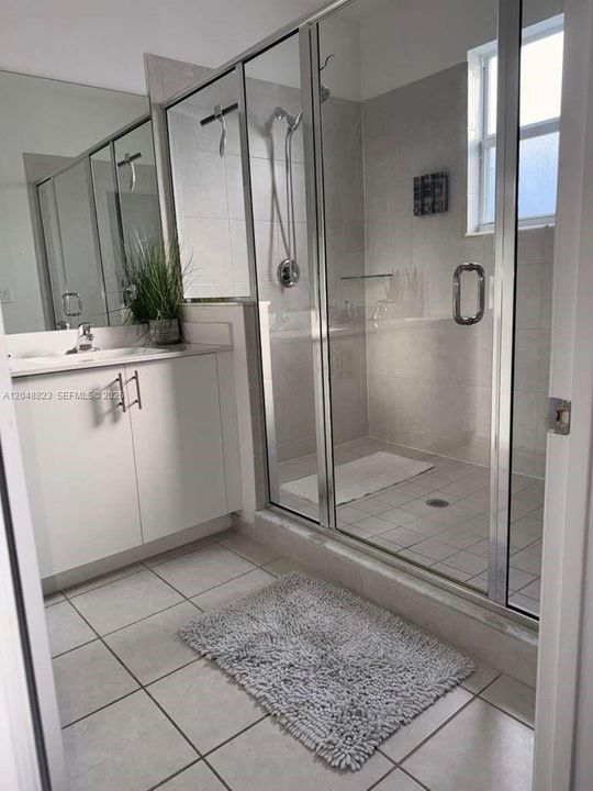 For Rent: $4,400 (4 beds, 2 baths, 3033 Square Feet)