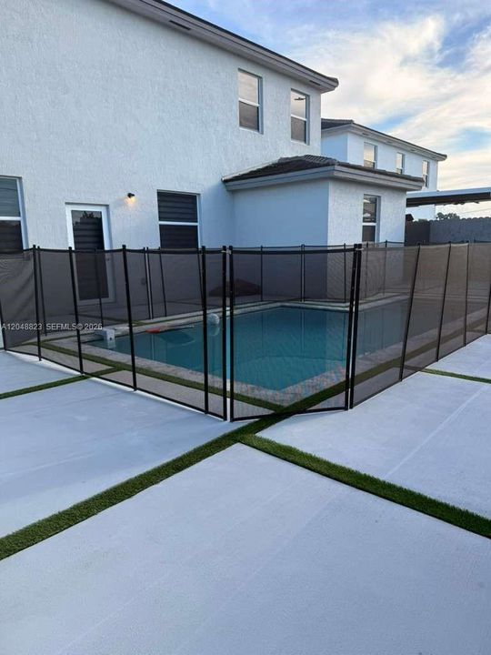 For Rent: $4,400 (4 beds, 2 baths, 3033 Square Feet)