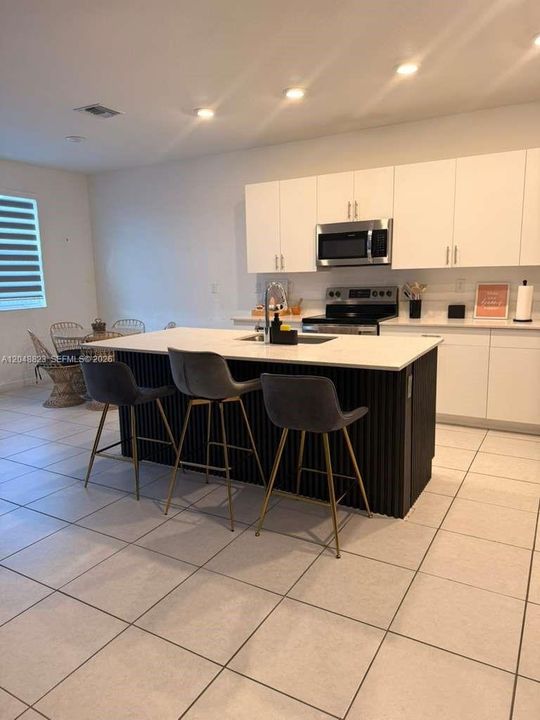 For Rent: $4,400 (4 beds, 2 baths, 3033 Square Feet)