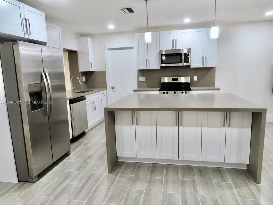 For Rent: $4,000 (3 beds, 2 baths, 1812 Square Feet)