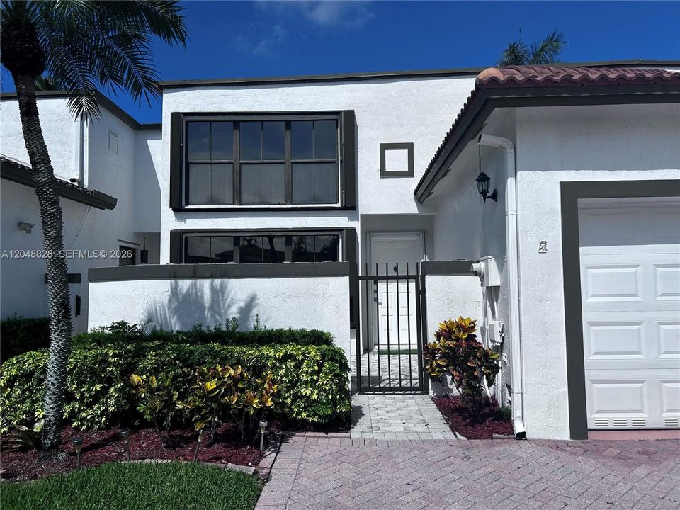 For Rent: $3,400 (3 beds, 2 baths, 1648 Square Feet)