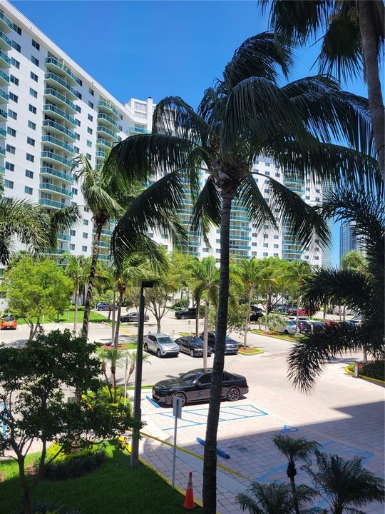 For Sale: $330,000 (2 beds, 2 baths, 1525 Square Feet)