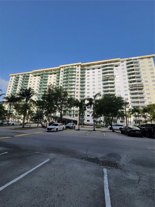 For Sale: $330,000 (2 beds, 2 baths, 1525 Square Feet)