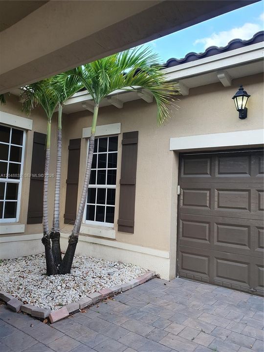 For Rent: $3,600 (3 beds, 2 baths, 2120 Square Feet)