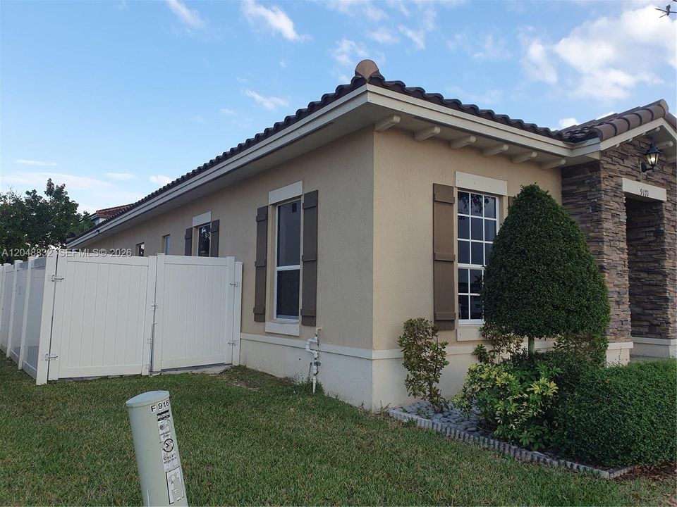 For Rent: $3,600 (3 beds, 2 baths, 2120 Square Feet)