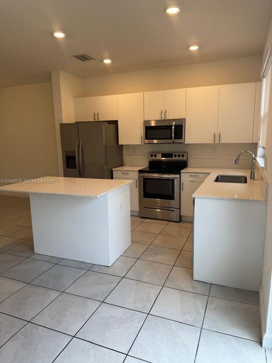 For Rent: $2,400 (3 beds, 3 baths, 1328 Square Feet)