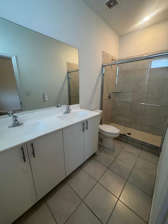 For Rent: $2,400 (3 beds, 3 baths, 1328 Square Feet)