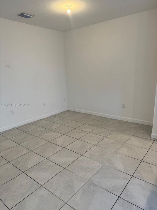 For Rent: $2,400 (3 beds, 3 baths, 1328 Square Feet)