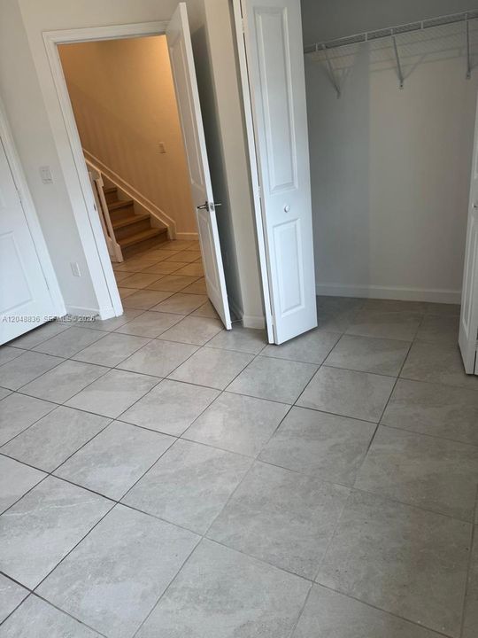 For Rent: $2,400 (3 beds, 3 baths, 1328 Square Feet)