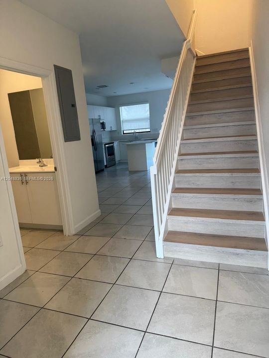 For Rent: $2,400 (3 beds, 3 baths, 1328 Square Feet)