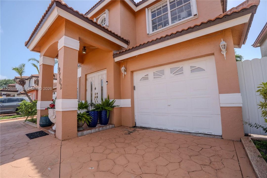 Activo con contrato: $625,000 (3 camas, 2 baños, 1672 Pies cuadrados)
