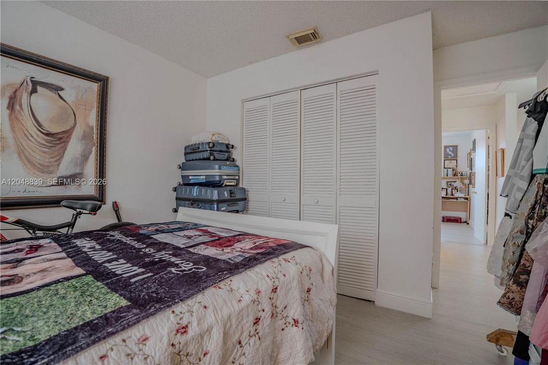 Activo con contrato: $625,000 (3 camas, 2 baños, 1672 Pies cuadrados)