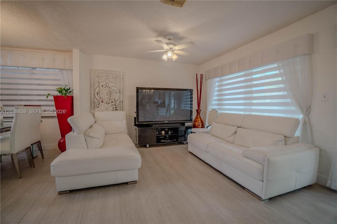 Activo con contrato: $625,000 (3 camas, 2 baños, 1672 Pies cuadrados)