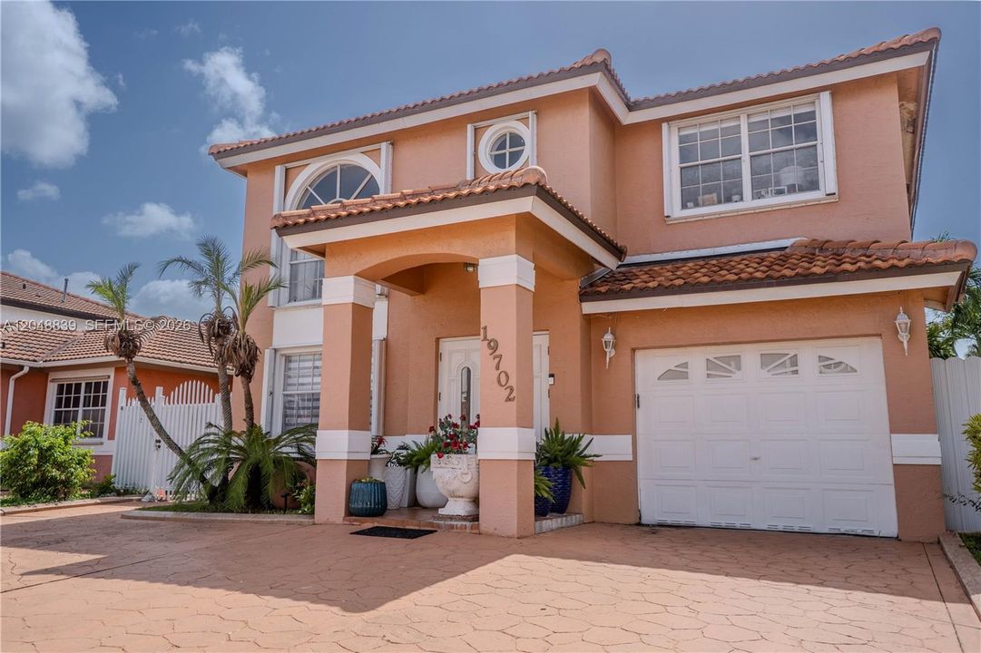 Activo con contrato: $625,000 (3 camas, 2 baños, 1672 Pies cuadrados)