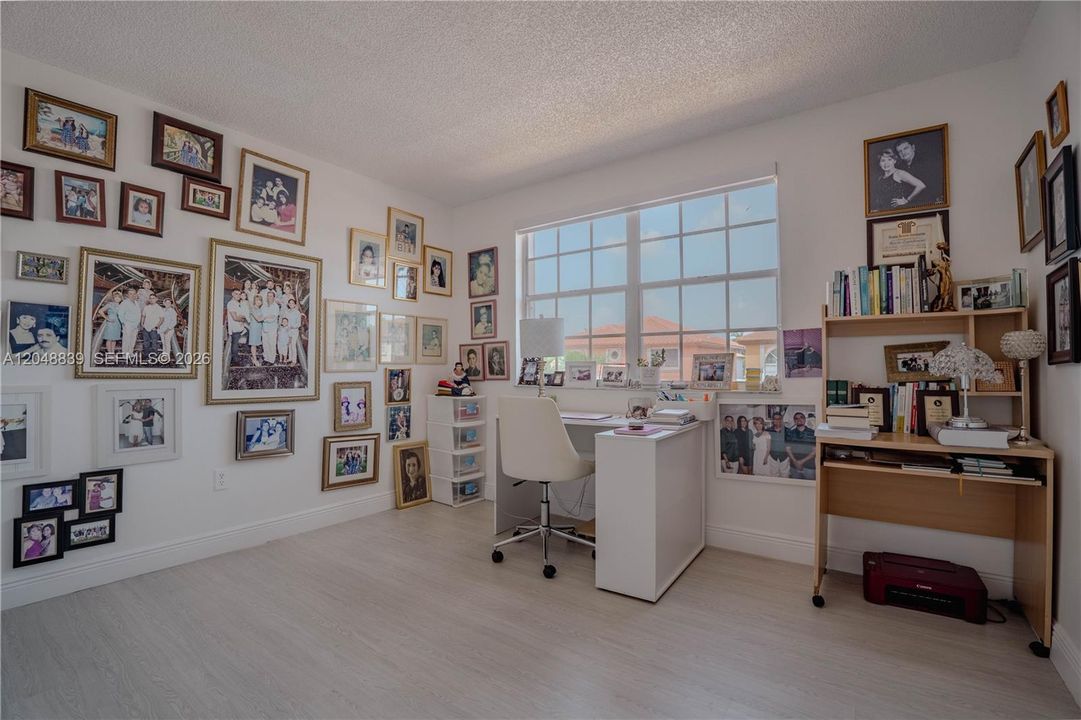 Activo con contrato: $625,000 (3 camas, 2 baños, 1672 Pies cuadrados)