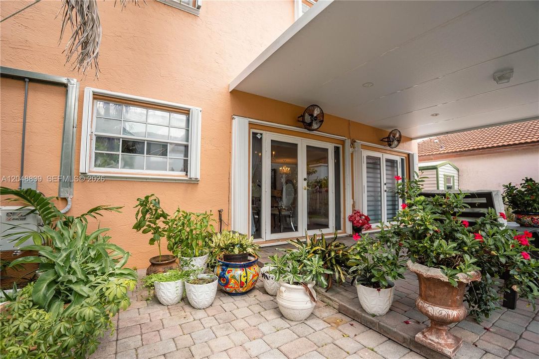 Activo con contrato: $625,000 (3 camas, 2 baños, 1672 Pies cuadrados)