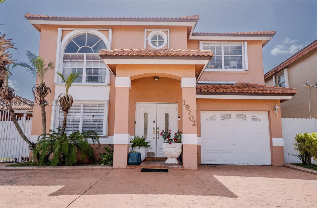 Activo con contrato: $625,000 (3 camas, 2 baños, 1672 Pies cuadrados)