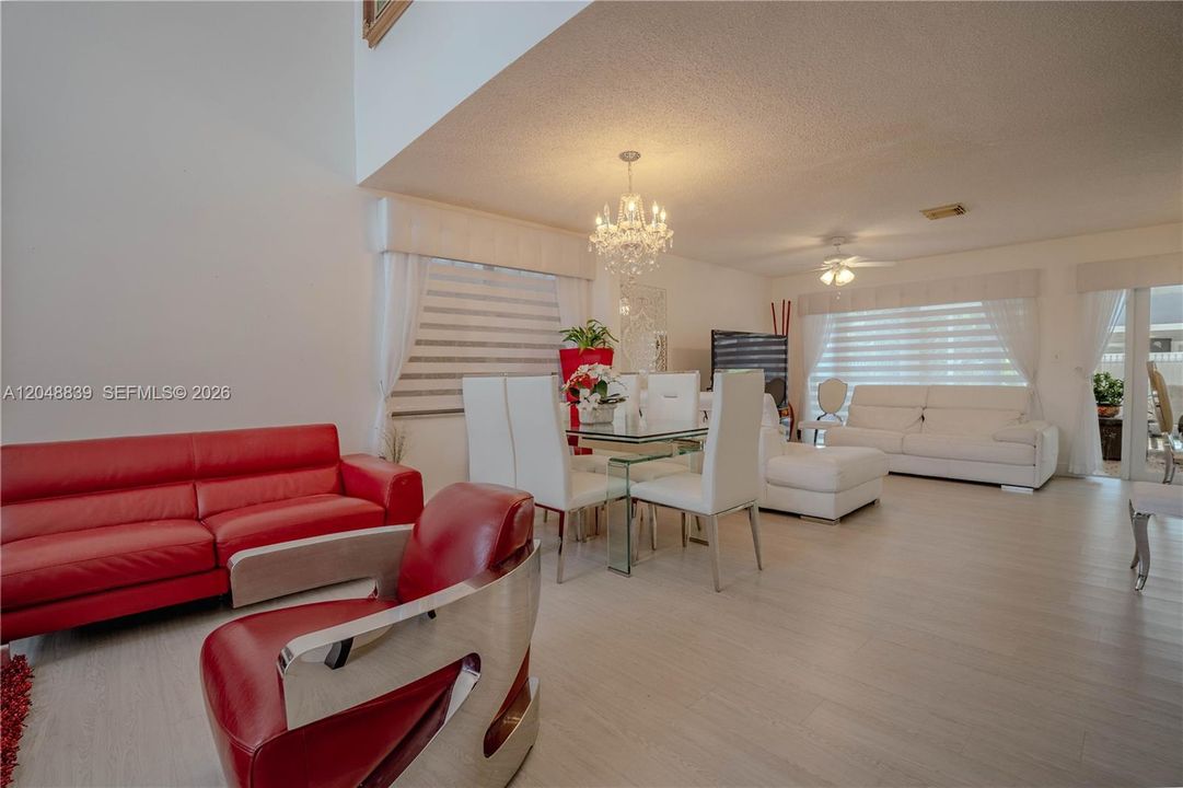 Activo con contrato: $625,000 (3 camas, 2 baños, 1672 Pies cuadrados)