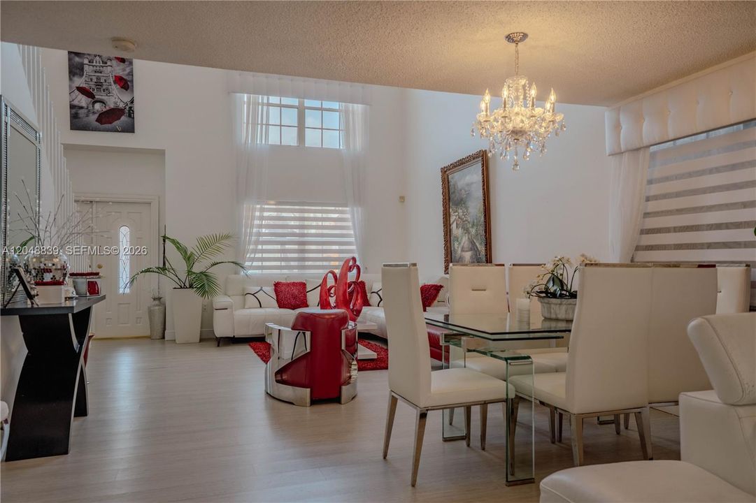 Activo con contrato: $625,000 (3 camas, 2 baños, 1672 Pies cuadrados)