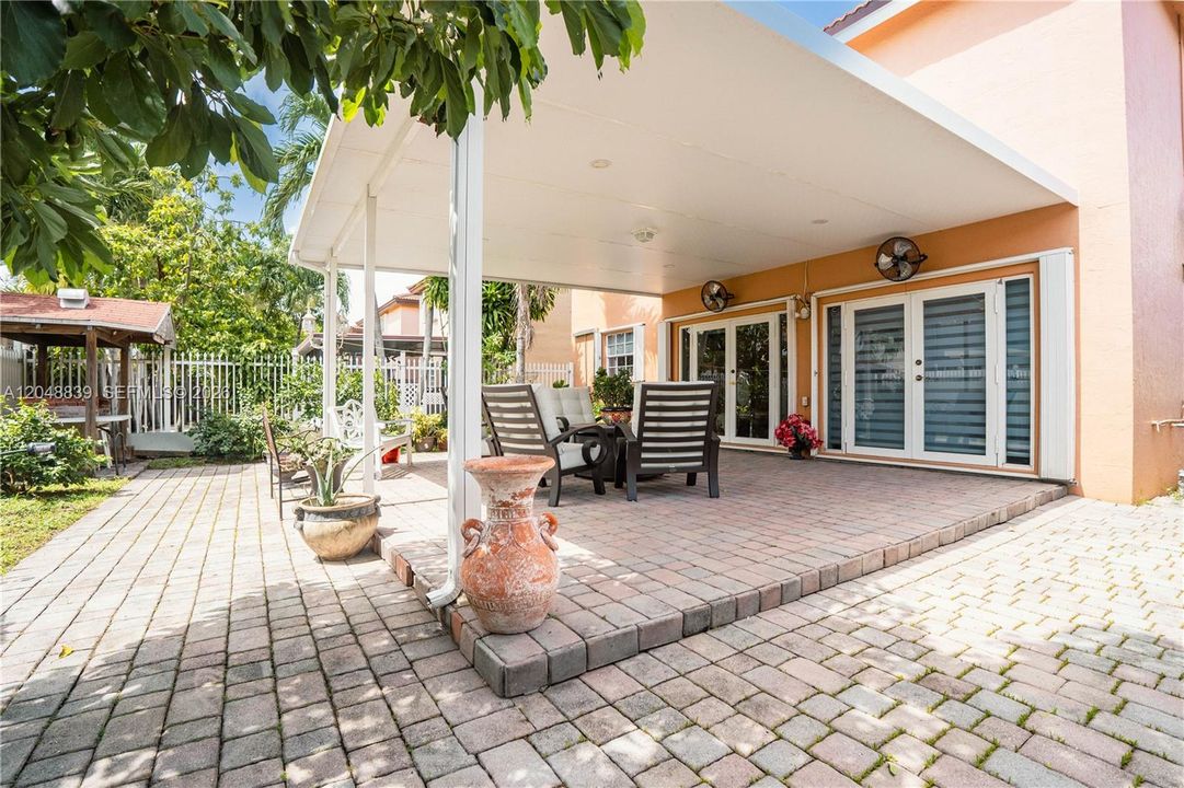 Activo con contrato: $625,000 (3 camas, 2 baños, 1672 Pies cuadrados)