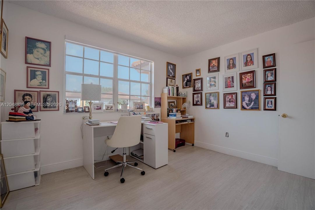 Activo con contrato: $625,000 (3 camas, 2 baños, 1672 Pies cuadrados)