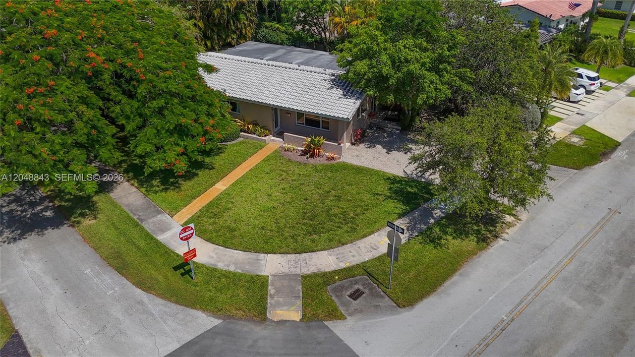 待售: $1,775,000 (0.24 acres)