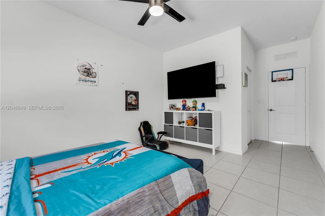 For Sale: $1,050,000 (4 beds, 3 baths, 2356 Square Feet)