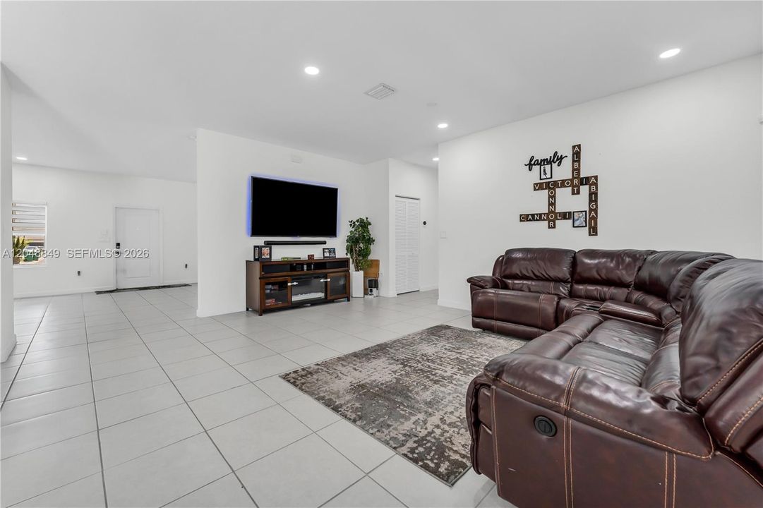 For Sale: $1,050,000 (4 beds, 3 baths, 2356 Square Feet)