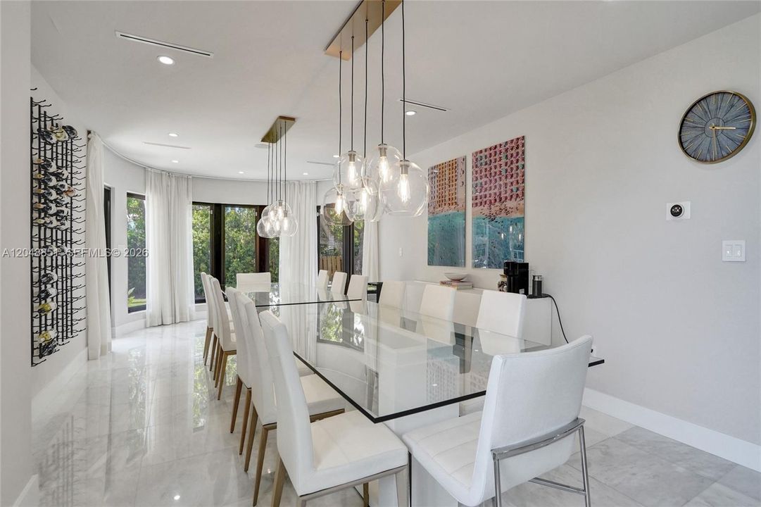 For Sale: $7,850,000 (6 beds, 7 baths, 6541 Square Feet)