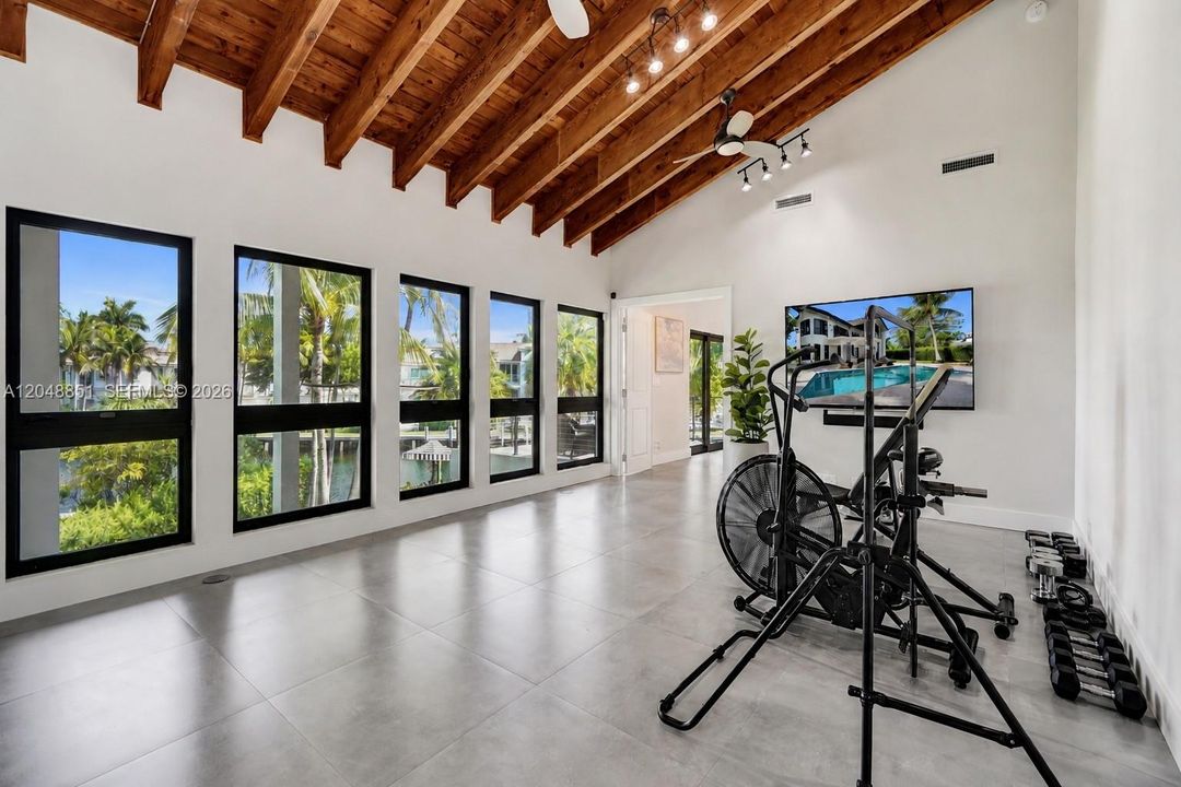 For Sale: $7,850,000 (6 beds, 7 baths, 6541 Square Feet)