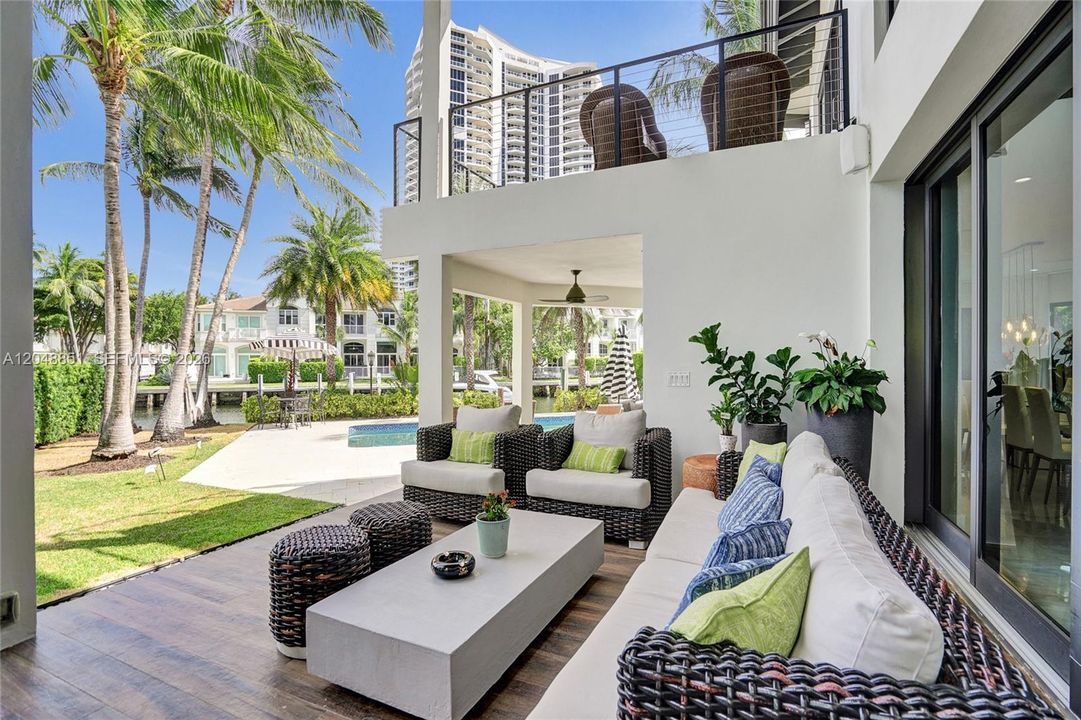 For Sale: $7,850,000 (6 beds, 7 baths, 6541 Square Feet)