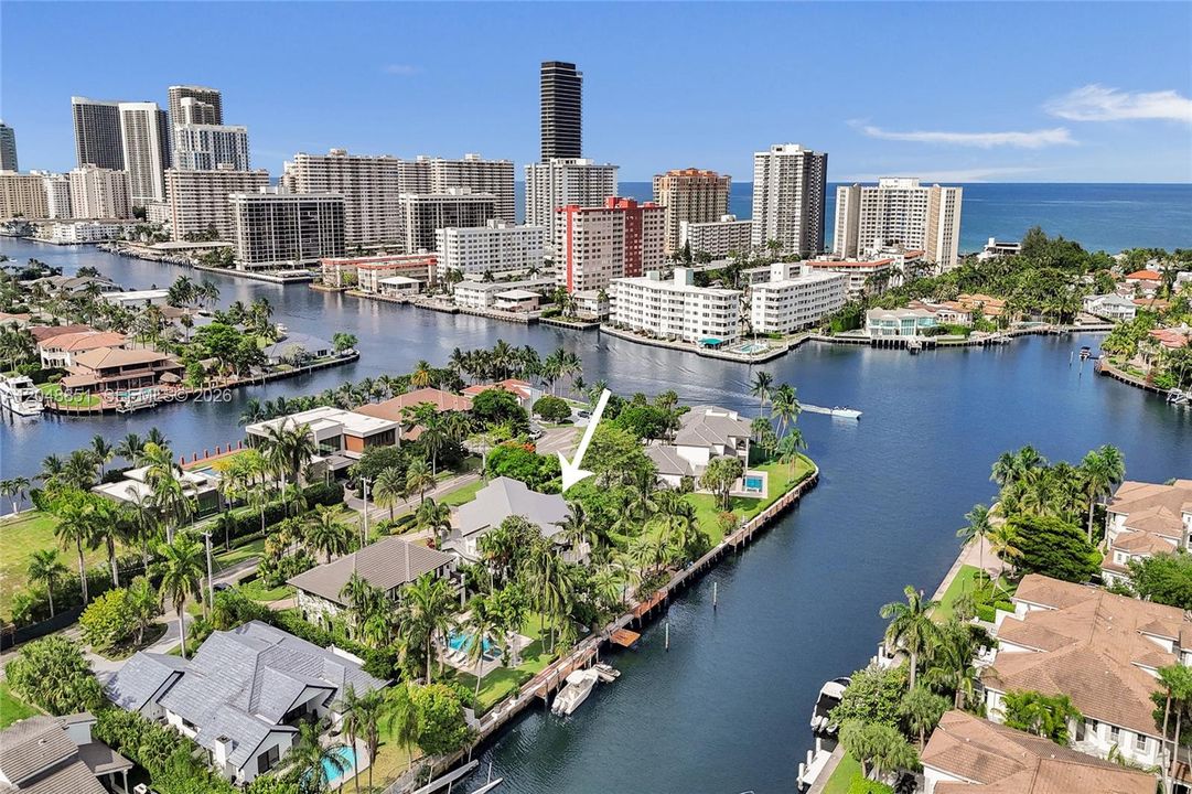 For Sale: $7,850,000 (6 beds, 7 baths, 6541 Square Feet)